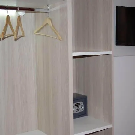 Napolimilionaria Foria 242 Affittacamere 4*