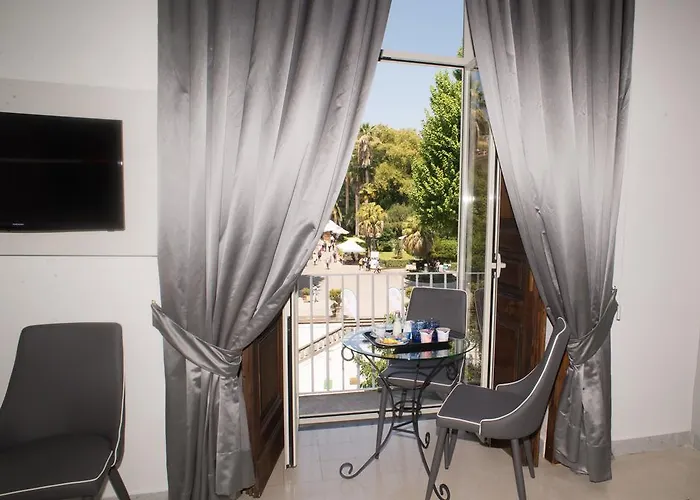 Πανσιόν Napolimilionaria Foria 242