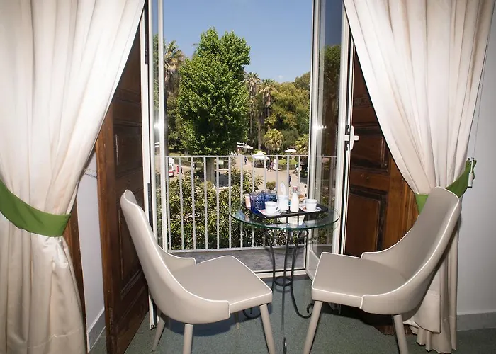 Πανσιόν Napolimilionaria Foria 242