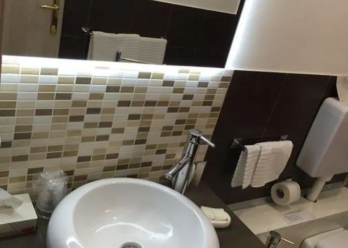 Napolimilionaria Foria 242 Πανσιόν