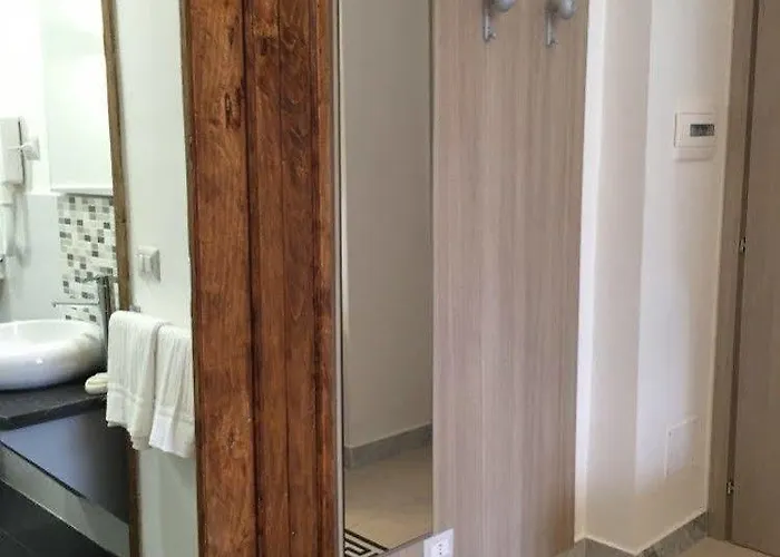 Πανσιόν Napolimilionaria Foria 242 4*