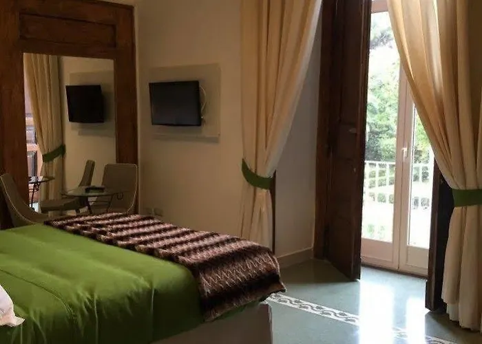 Napolimilionaria Foria 242 4* Νάπολη