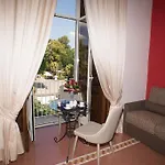בית הארחה Napolimilionaria Foria 242